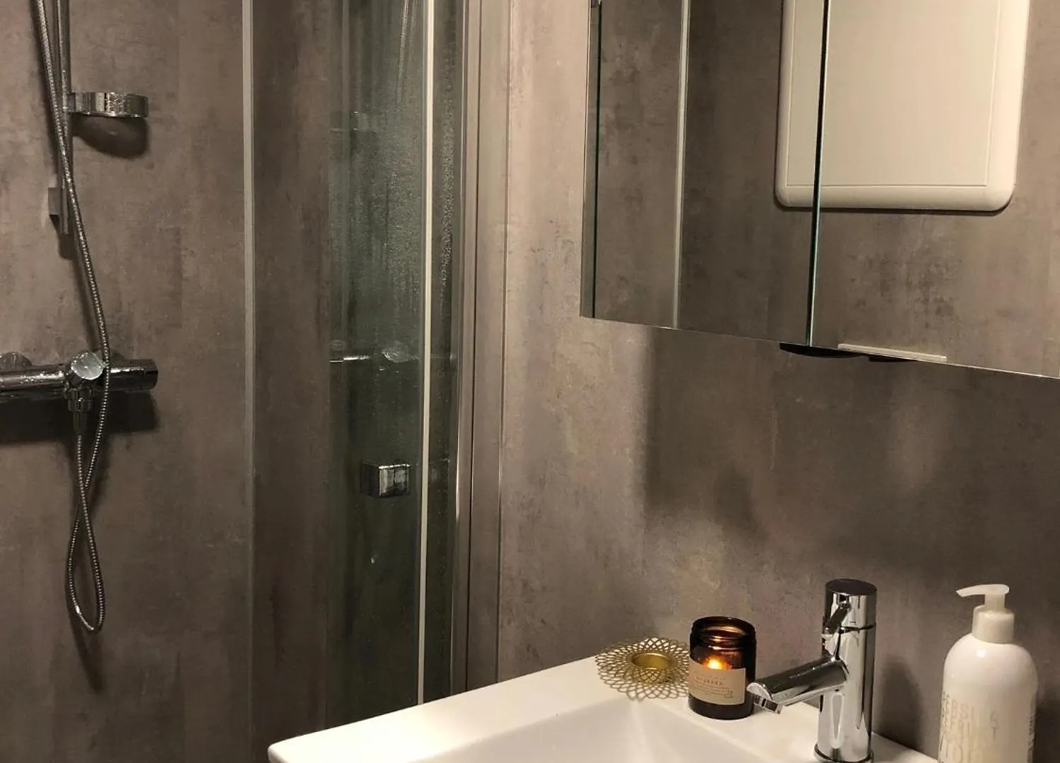 Studio Above Bryggen With Local Charm 베르겐 아파트